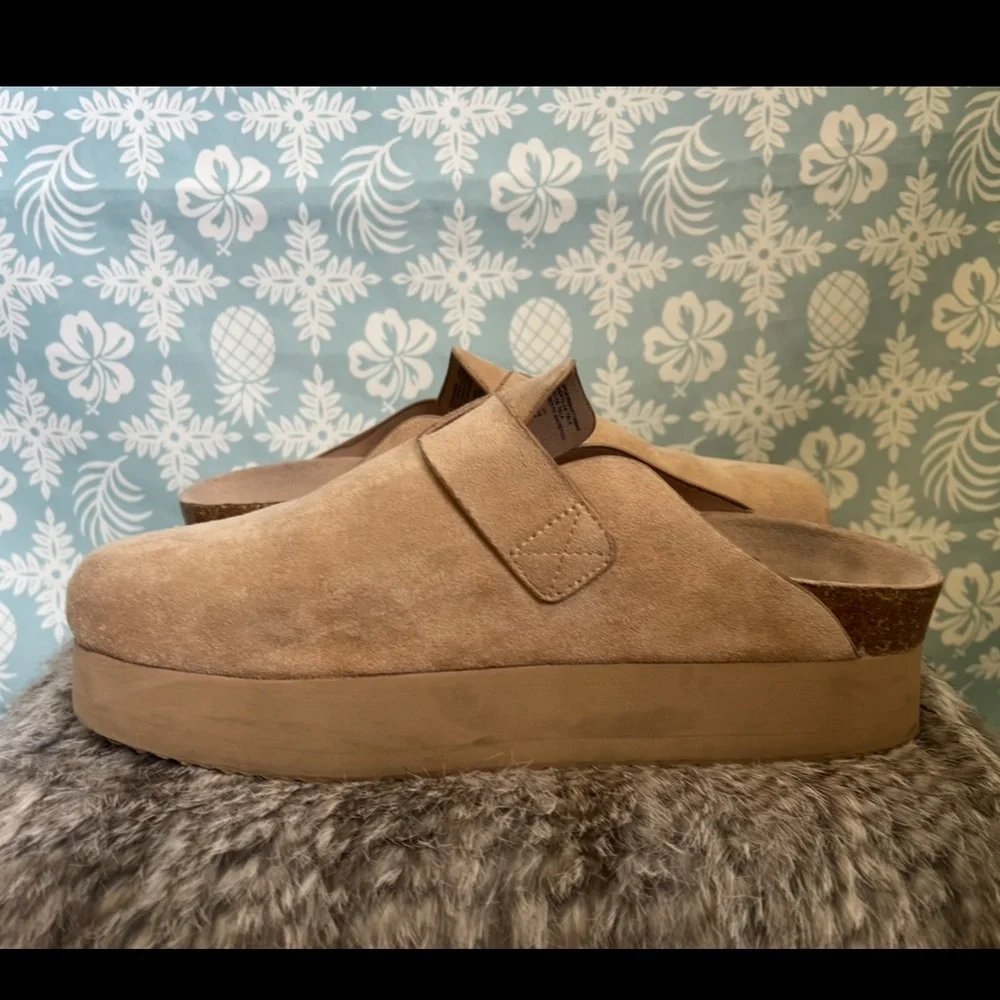 Madden NYC Tan MicroSuede Women's Platform Clogs  Size 11